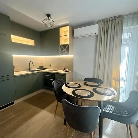 Modern Family Near The Beach, Free Parking * Πριμόρσκο