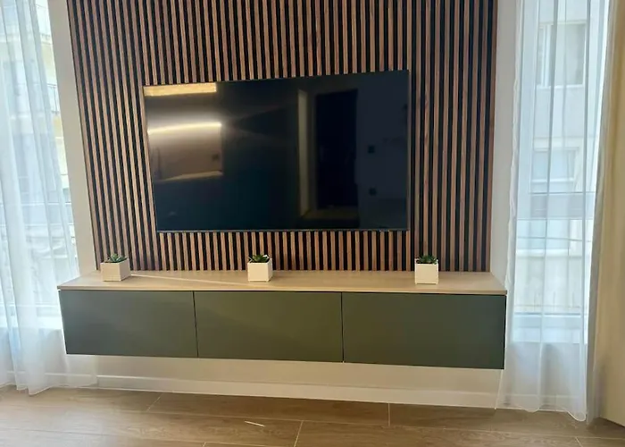 Modern Family Near The Beach, Free Parking